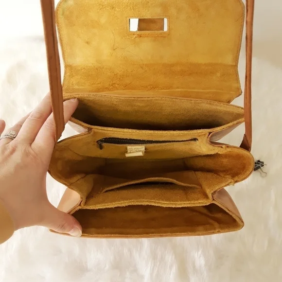 PYMSA | Vintage Hand Tooled Cowhide Leather Shoulder Bag - Tan - Picture 12 of 15